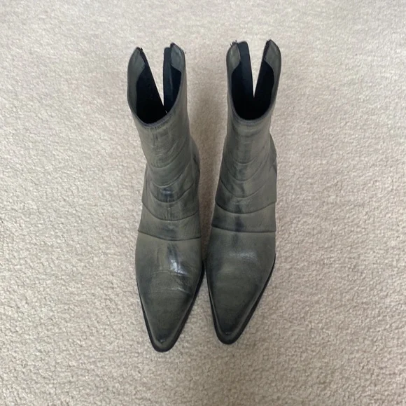 Boots - Picture 6 of 8